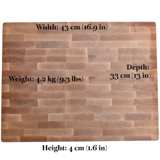 Dimensions of the personalised Cloumann end-grain maple chopping board: 43 x 33 x 4 cm and 4.2 kg